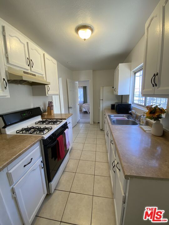 Photo - 636 W 81st St Unit 644