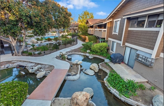 Building Photo - 198 Springview Unit 198 Springview