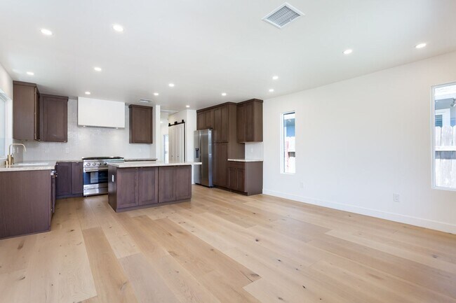 4422-4424 Cherokee Avenue