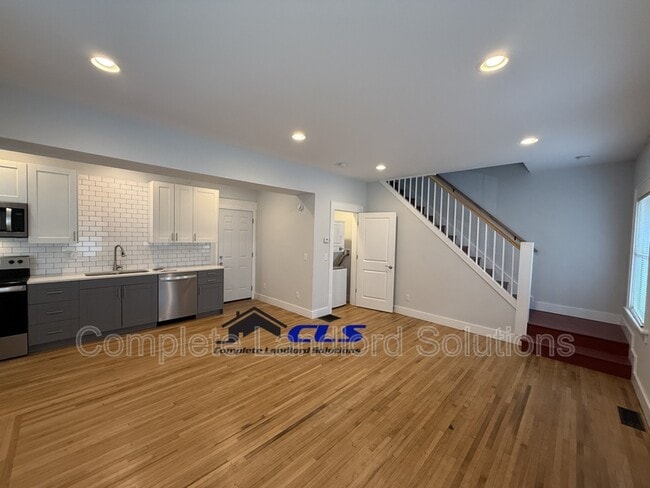 Building Photo - 646 Farrington St Rental