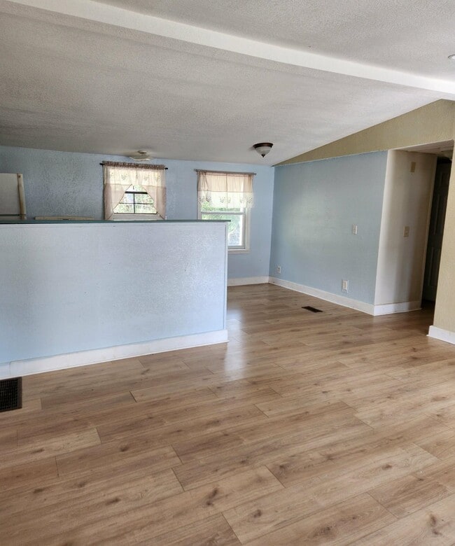 Photo - 890 Poinsettia Rd