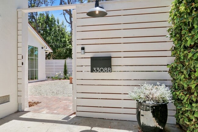 Building Photo - 3308 Palos Verdes Dr N Rental