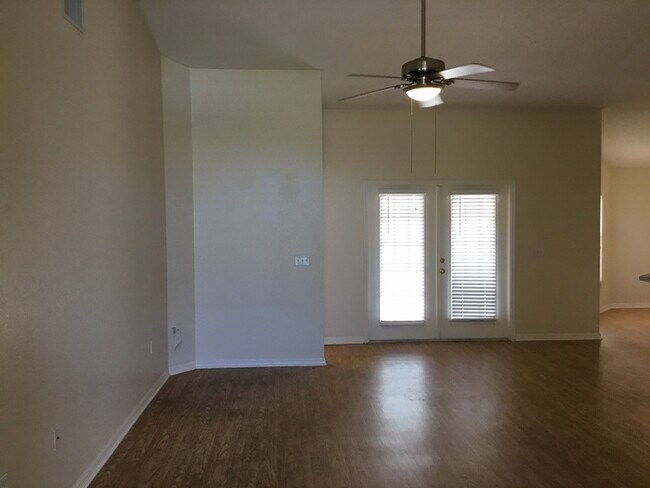 Photo - 7691 Canterbury Cir Casa