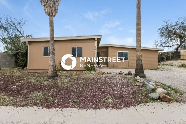 Building Photo - 3 Bedroom Pet-Friendly Home in Tucson, AZ with Main Street Renewal