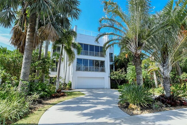 Photo - 213 N Washington Dr