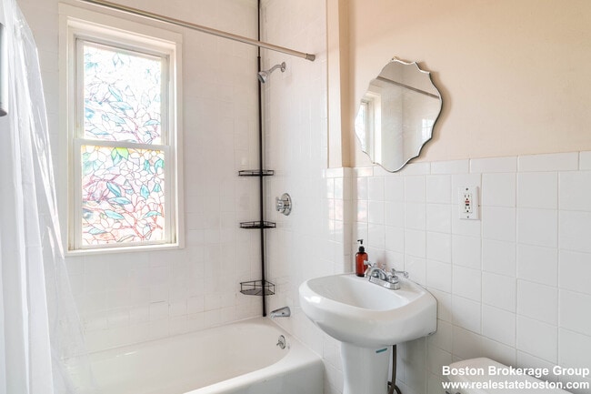 Photo - 123 Boston St