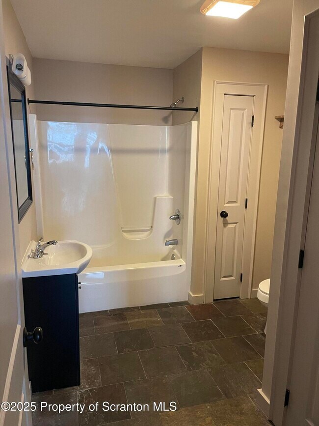 Photo - 322-322 Penn Ave