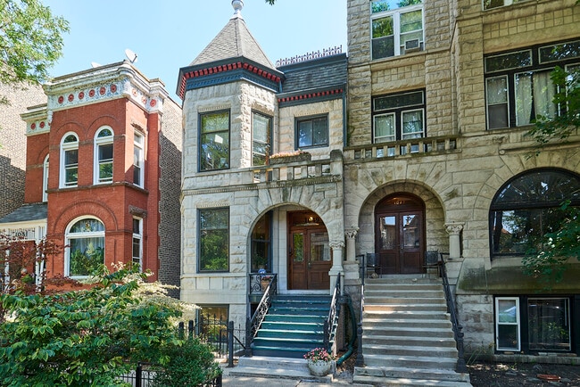 Photo - 1049 N Hoyne Ave House