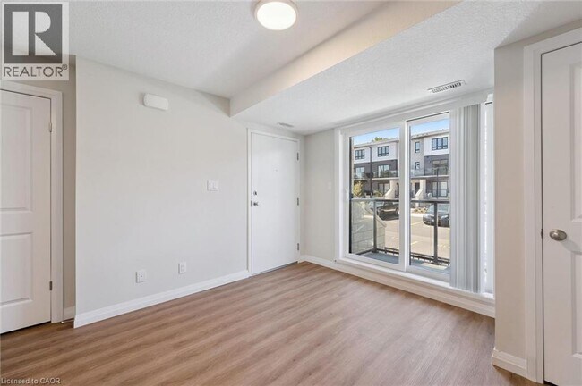 Photo - 410 Northfield Dr W