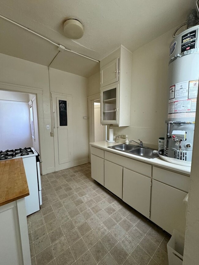 Photo - 3129 Broadway Unidad 2