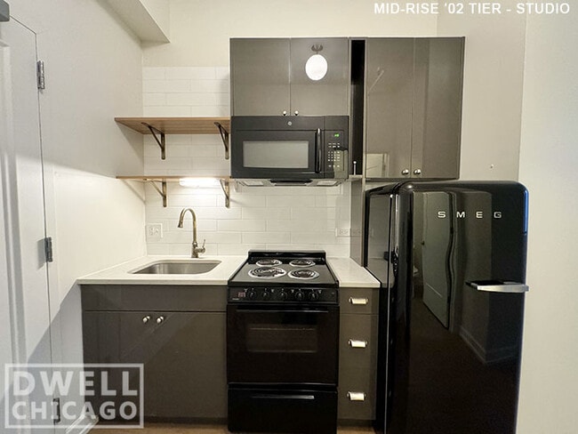 Photo - 118 W Chicago Ave
