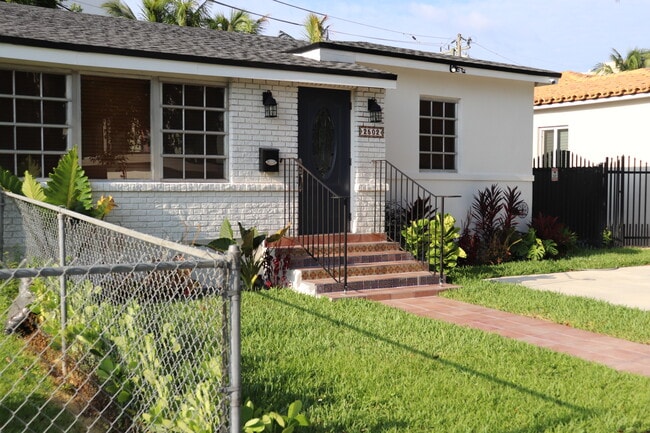 Building Photo - 2502 SW 27th St Rental