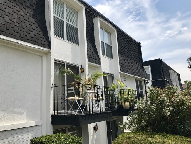 Photo - Plaza La Belle