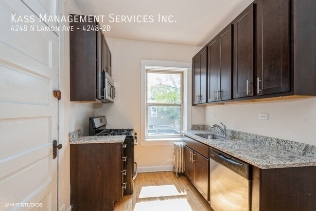 Building Photo - 4248 N Lamon Ave Unit 4248-2B