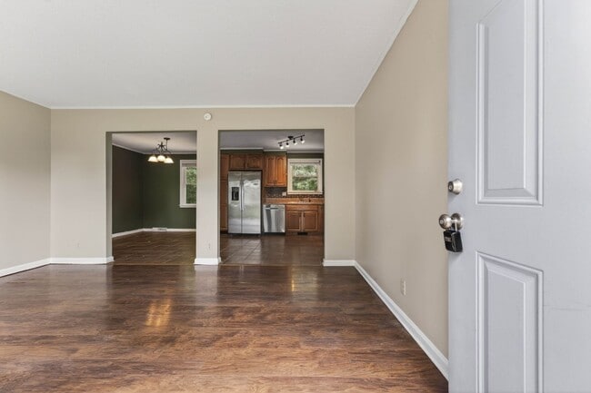 Photo - 3 Bedroom Pet Friendly Home For Rent Near Heritage Park!