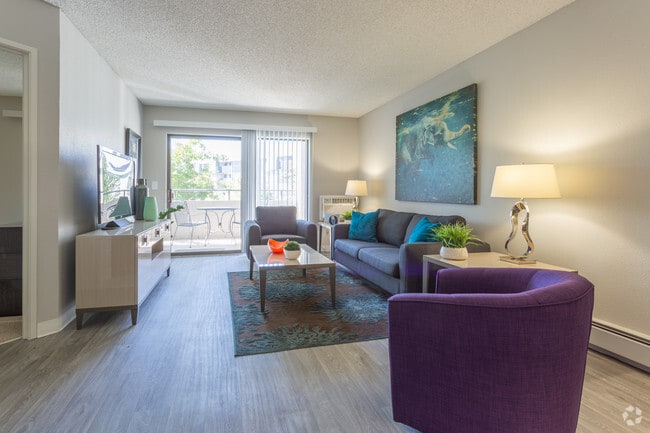 Interior Photo - Retreat at Waters Edge Rental