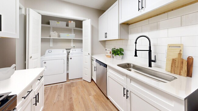 Newly Renovated Kitchen and In-Home Washer & Dryer - Rosemont at East Cobb Apartments