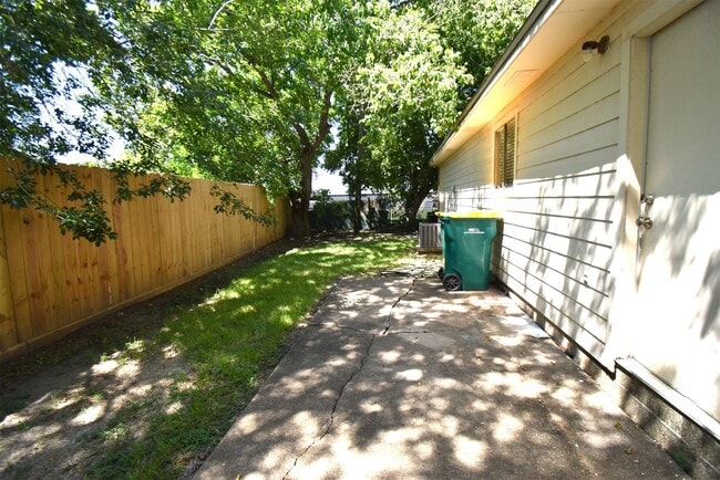 Photo - 220 Westward Ave