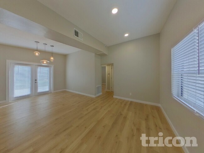 Photo - 5827 10th St N