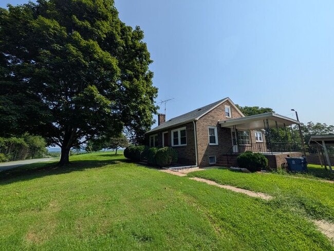 Building Photo - 3BD/1BA Single Family Home in Hickory, NC