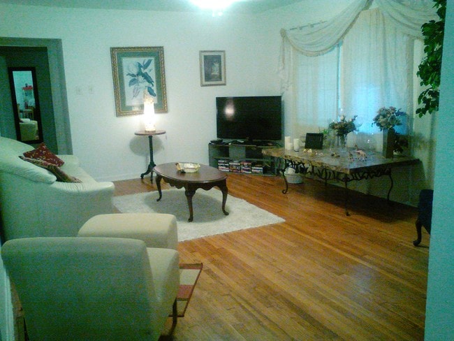 Photo - 2118 Wilson Unidad 1WIlson Blvd #1