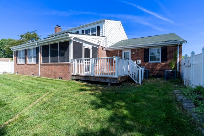 Photo - 3449 Petunia Cres