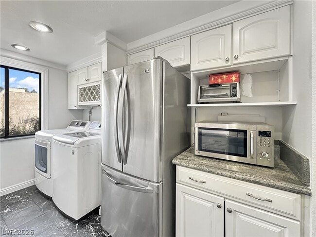 Photo - 730 S Royal Crest Cir Unit 424