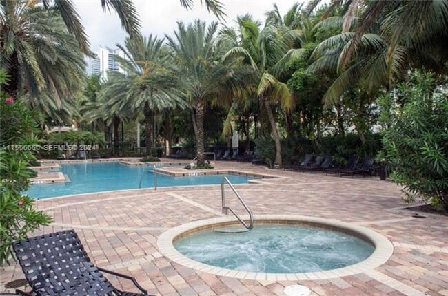 Building Photo - 17100 N Bay Rd Unit 17100 N Bay Rd # 1402