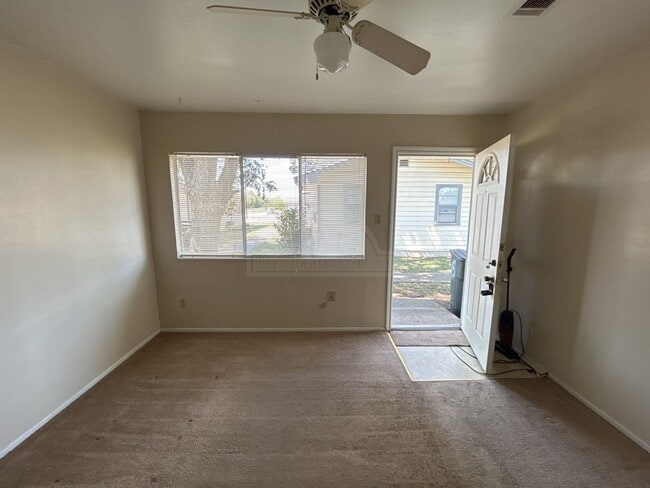 Photo - 1406 Bundrant Dr