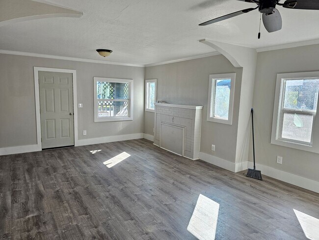 2110 Adams Ave