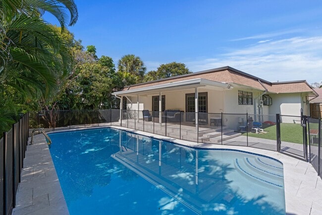 Photo - 486 NW 1st St