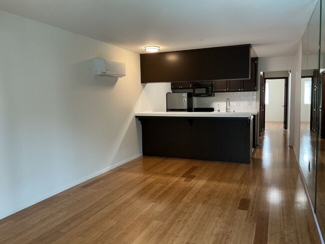 Photo - Los Caballeros #212 Unit 212