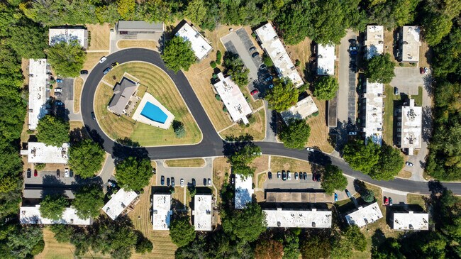 Fontainebleau Apartments