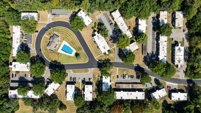 Photo - Fontainebleau Apartments