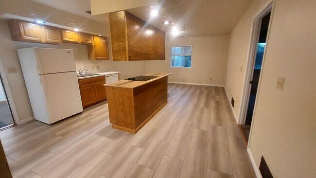 Open concept kitchen - 1713 Mamie Eisenhower Ave Unit 1717