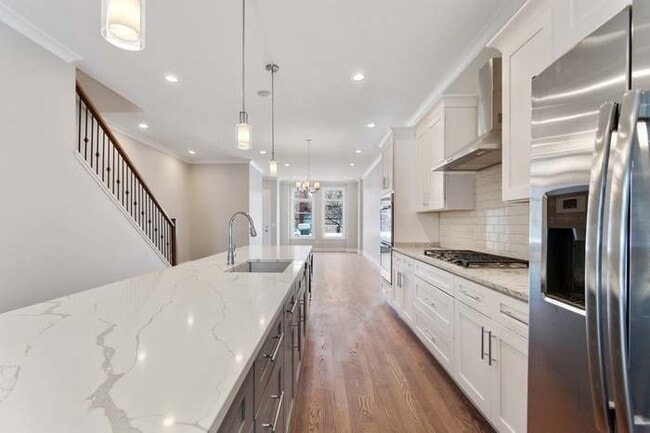 Building Photo - 4714 S Calumet Ave Unit 2