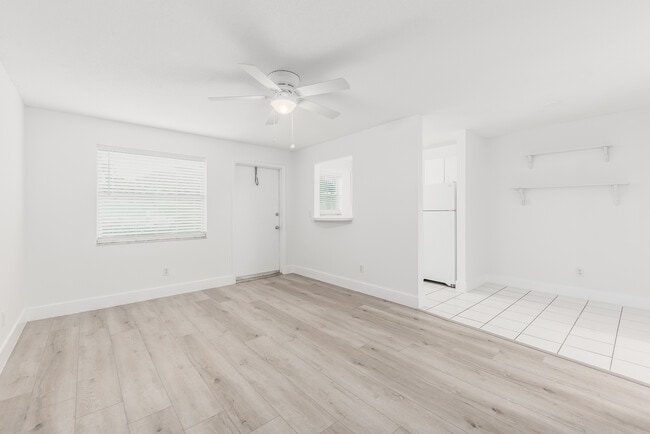 Photo - 660 SW Bryant Ave
