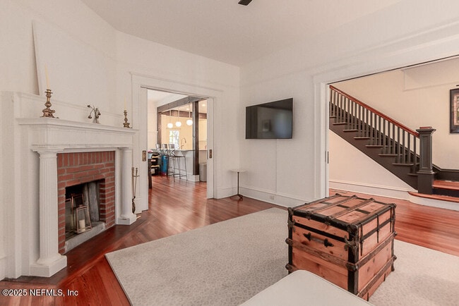 Photo - 1838 Silver St