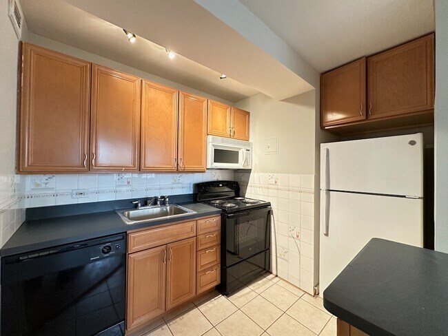 Photo - 450 W Wellington Ave Unit G41