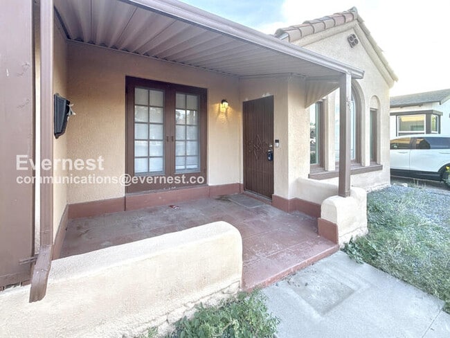 Photo - 934 E 7th St