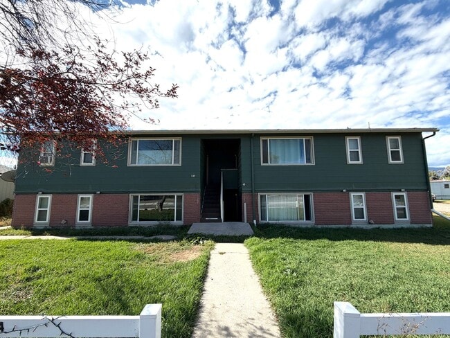 Building Photo - 413 N Cherry St Unit 4