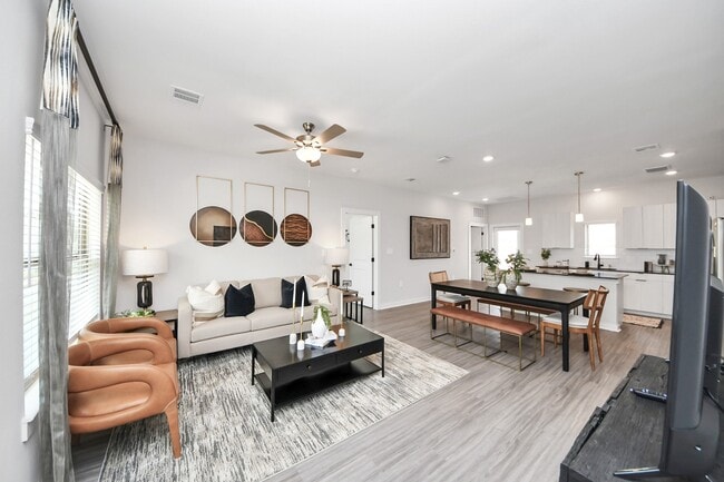 Photo - 7711 Longmire Rd