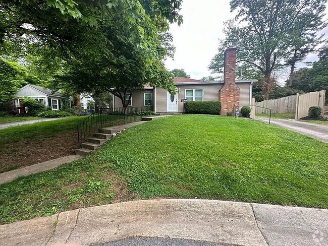 Building Photo - Beautifully Renovated Home in Cul-de-Sac