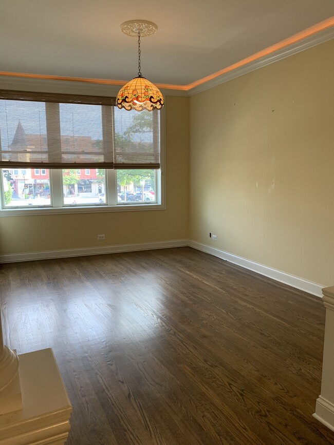 Photo - 121 W 1st St Unit Apt 3
