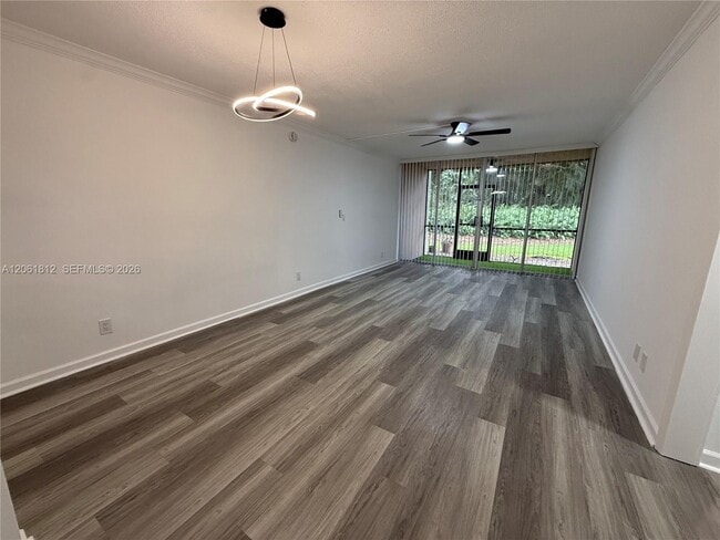 Photo - 9440 Live Oak Pl Unidad 102