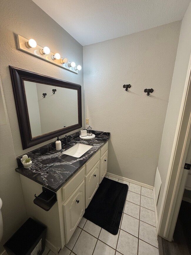 Photo - 1408 N Juniper Ave