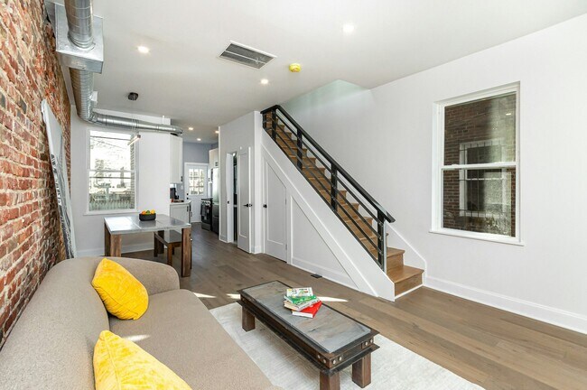 Building Photo - 1610 Rosedale St NE Rental