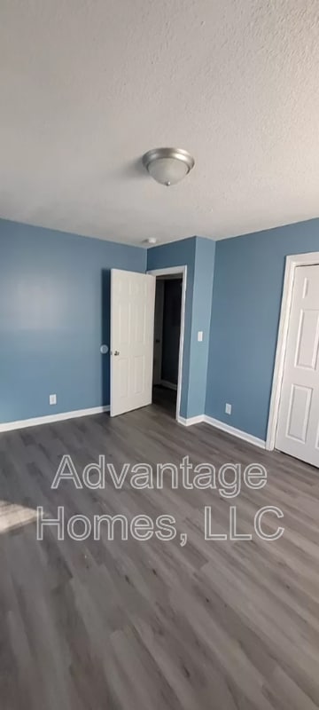 Photo - 744 N 70th St