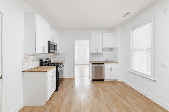 Photo - 1430 W Superior St Unit 2R