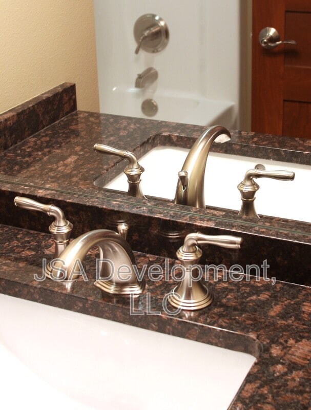 Photo - 206 E 4th St